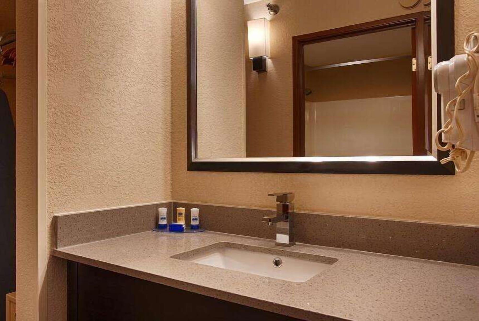 Days By Wyndham Benjamin Franklin Highway Hotel